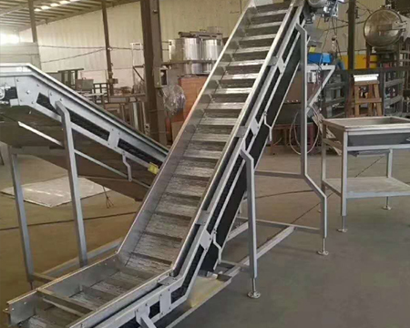 爬坡鏈板輸送機(jī)